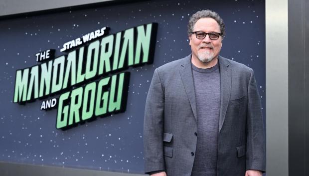 El director Jon Favreau en la première de Star Wars: The Mandalorian And Grogu en Londres