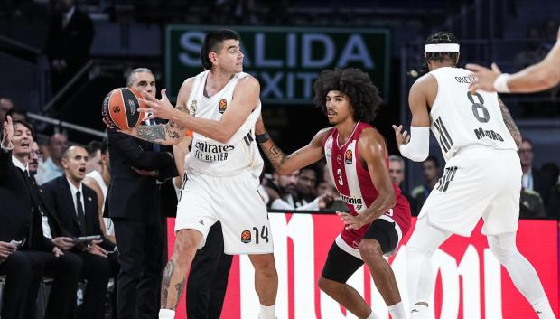 (Foto de ARCHIVO)
Gabriel Deck of Real Madrid and Tyson Ward of Olympiacos Piraeus in action during the Turkish Airlines Euroleague 2025/26 League Phase MD2, match played between Real Madrid and Olympiacos Piraeus at Madrid Arena on October 02, 2025 in Madrid, Spain.

Oscar J. Barroso / AFP7 / Europa Press
02/10/2025 ONLY FOR USE IN SPAIN