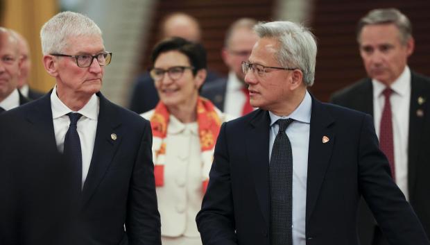 Jensen Huang y Tim Cook acompañaron a Trump en su visita a China
