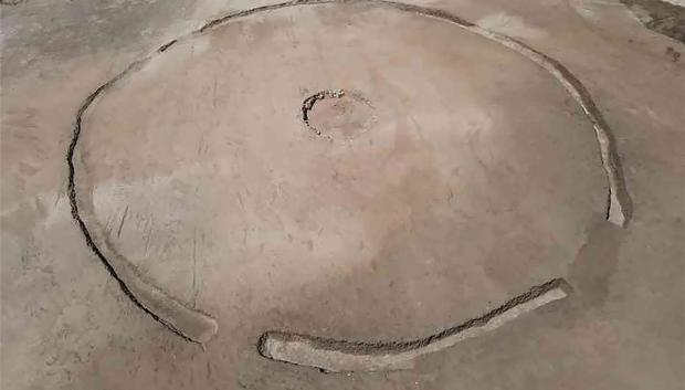 Foto de tumba y foso central de la necrópolis tomada con dron durante la excavación