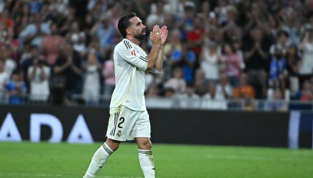 MADRID, 23/05/2026.- El defensa del Real Madrid Dani Carvajal en los minutos finales del partido de la última jornada de LaLiga que Real Madrid y Athletic Club disputan este sábado en el estadio Santiago Bernabéu. EFE/Fernando Villar
