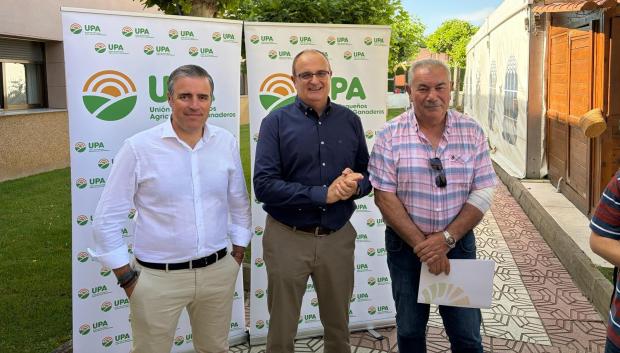 Cristóbal Cano, secretario nacional de UPA, junto al de Salamanca, Carlos Sánchez, y el de Castilla y León, Aurelio González