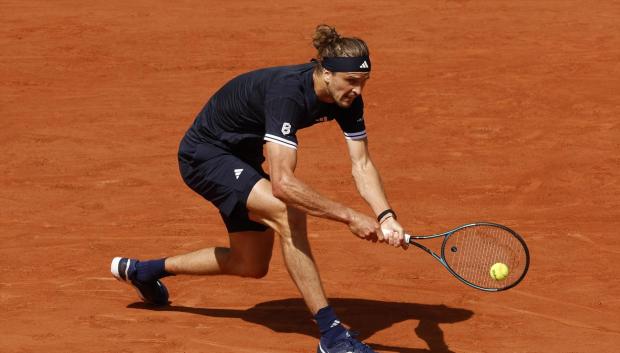 07 June 2026, France, Paris: German tennis player Alexander Zverev in action against Italy's Flavio Cobolli during their Men's Singles Final match of the French Open tennis tournament on Court Philippe-Chatrier at the Roland-Garros complex. Photo: Loic Baratoux/ZUMA Press Wire/dpa

Loic Baratoux/ZUMA Press Wire/dp / DPA
07/6/2026 ONLY FOR USE IN SPAIN