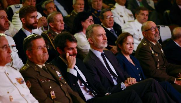 El Rey con el ministro de Cultura en la presentación del libro en el Museo del Prado