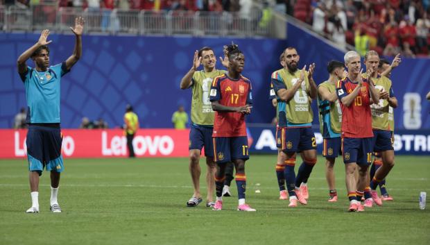 ATLANTA (ESTADOS UNIDOS), 21/06/2026.- Los jugadores de la selección española (i-d) Lamine Yamal, Mikel Oyarzábal, Nico Williams y Dani Olmo, al final del partido del Mundial 2026 entre España y Arabia Saudí, con victoria 4-0 este domingo en Atlanta. EFE/Lavandeira Jr