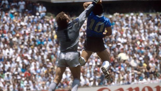 Gol de Maradona con la mano