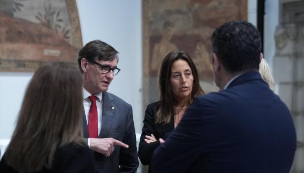 El presidente de la Generalitat, Salvador Illa, y la consejera de Educación, Esther Niubó, en una imagen de archivo