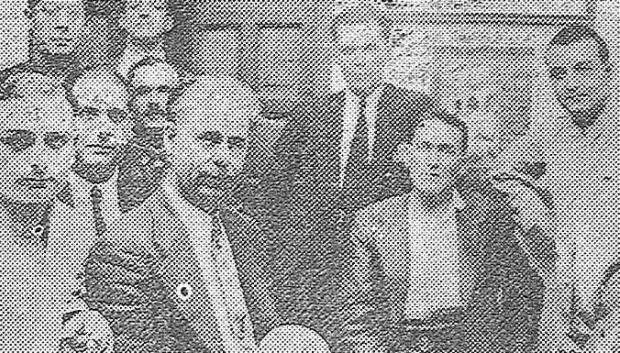 Rafael Valverde junto a varios amigos en la Taberna El Bolillo