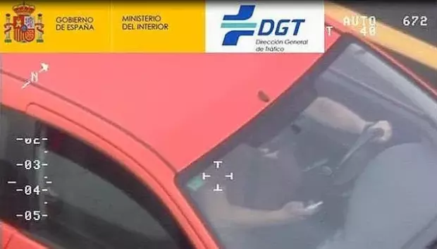 Seis puntos por usar el móvil en el coche, la multa que de verdad asusta