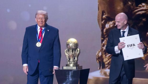 Infantino entrega a Donald Trump el Premio de la Paz de la FIFA