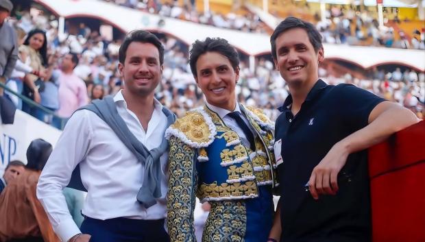 Andrés Roca Rey, junto a sus Fernando y Juan José, a quién está muy unido