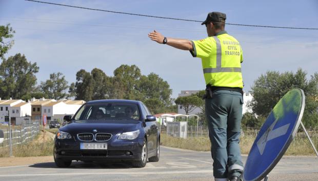 Imagen de archivo de un control de la Guardia Civil de Tráfico.