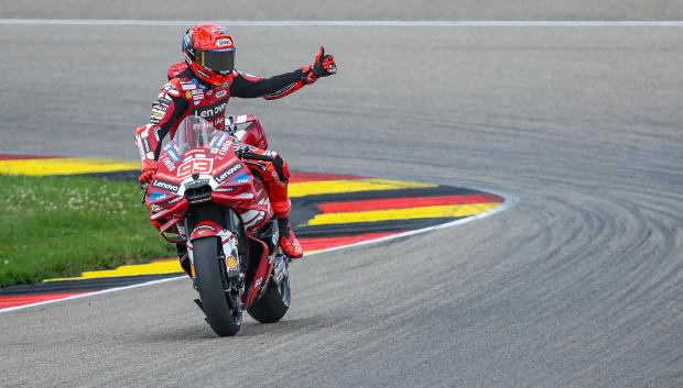 Ducati Lenovo Team's Spanish MotoGP rider Marc Marquez celebrates after winning the Sprint race ahead of the MotoGP German motorcycle Grand Prix at the Sachsenring racing circuit, in Hohenstein-Ernstthal near Chemnitz, eastern Germany on July 11, 2026. (Photo by Ronny HARTMANN / AFP)