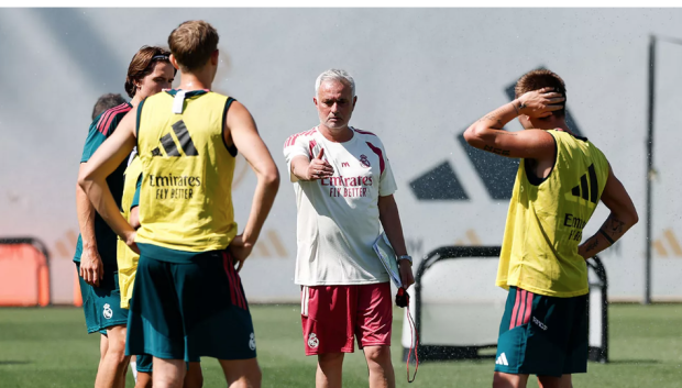 José Mourinho dirigiendo su primer entrenamiento tras su vuelta al Real Madrid