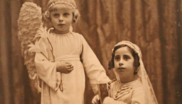 Mercedes Muñoz Martí con su hermana Paquita