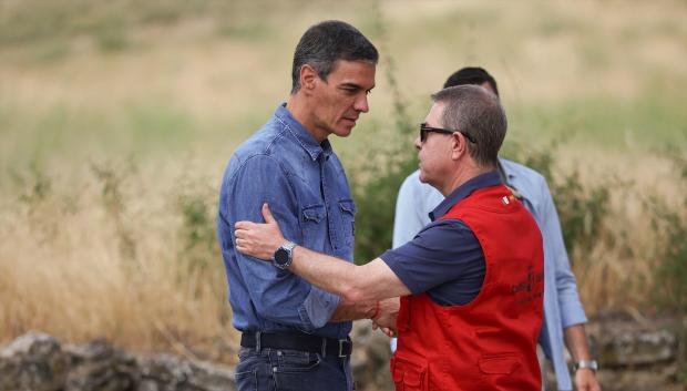 Pedro Sánchez y García Page en las zonas afectadas por los incendios