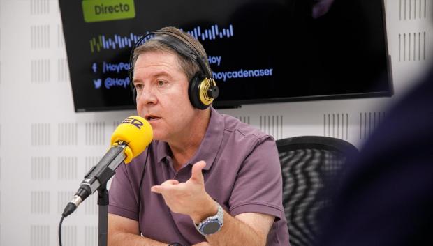 El presidente de C-LM, Emiliano García-Page, en una entrevista en la Cadena Ser