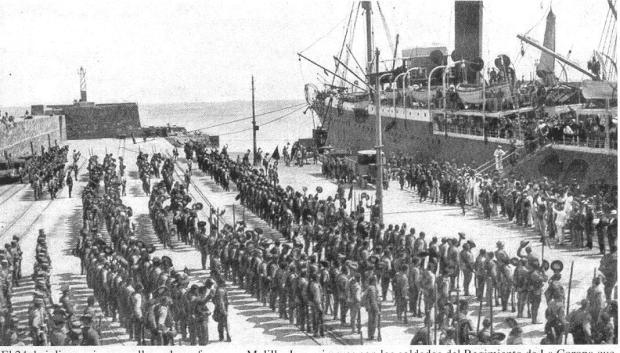 Desembarco de refuerzos españoles en el puerto de Melilla durante la Guerra del Rif