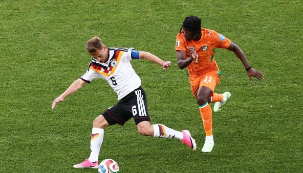 (Foto de ARCHIVO)
20 June 2026, Canada, Toronto: Germany's Joshua Kimmich (L) and Ivory Coast's Yan Diomande battle for the ball during the 2026 FIFA World Cup Group E soccer match between Germany and Ivory Coast at Toronto Stadium. Photo: Christian Charisius/dpa

20/6/2026 ONLY FOR USE IN SPAIN