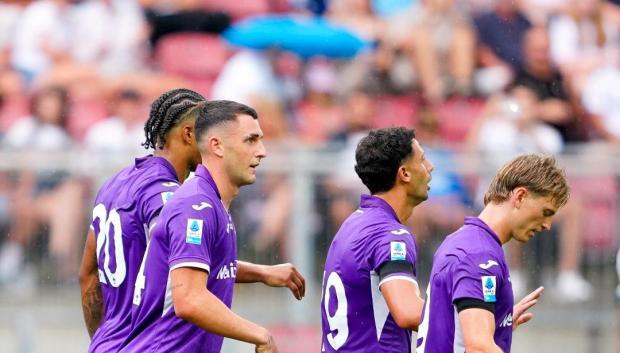 Los jugadores de la Fiorentina celebran un gol ante el Madrid