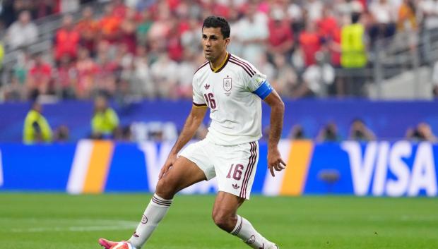 Rodri controla un balón en un partido del Mundial