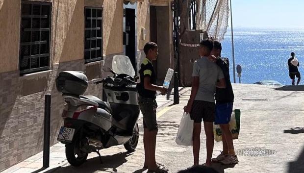 Estampa habitual de una calle en la barriada de 'El Morro'