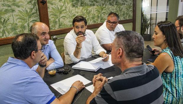 El presidente del PP C-LM con la Asociación de Vendedores Ambulantes de Castilla-La Mancha