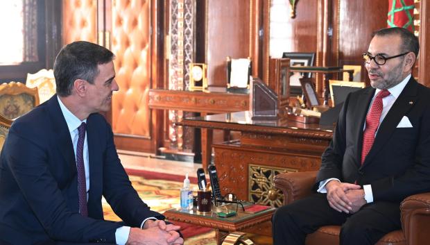 El presidente del Gobierno español, Pedro Sánchez, es recibido por el Rey de Marruecos, Mohamed VI, en 2024