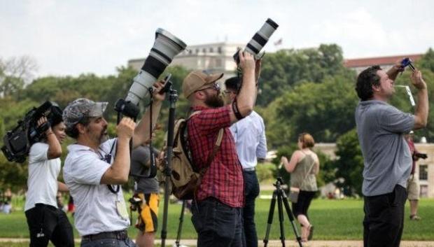 Hacer fotografías al eclipse sin protección es un riesgo para la cámara