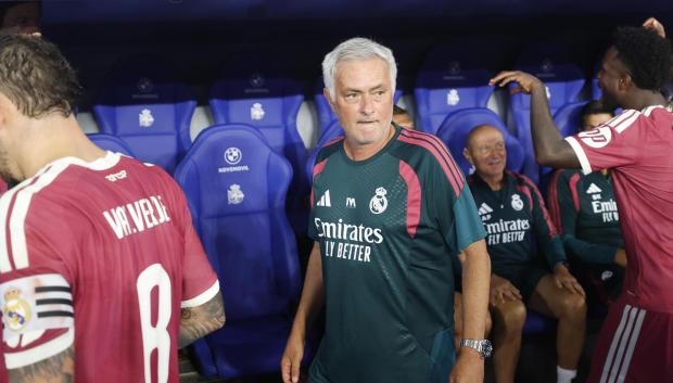 A CORUÑA, 12/08/2026.- El entrenador del Real Madrid, Jose Mourinho, tras el partido del trofeo Teresa Herrera que Deportivo A Coruña y Real Madrid han disputado este miércoles en el estadio de Riazor, en A Coruña. EFE/Cabalar