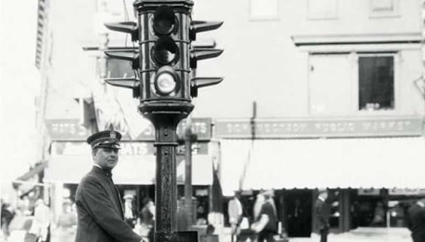Así era el primer semáforo de España