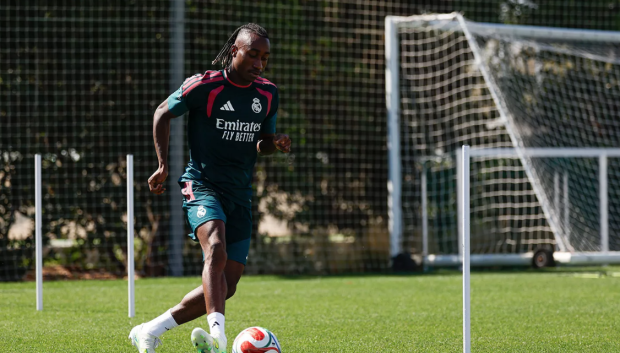 Yan Diomande, entrenando con el Real Madrid en Valdebebas