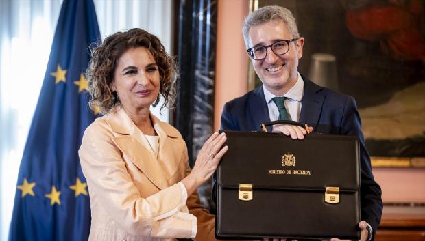 La exministra y líder del PSOE andaluz, María Jesús Montero, y el ministro de Hacienda, Arcadi España