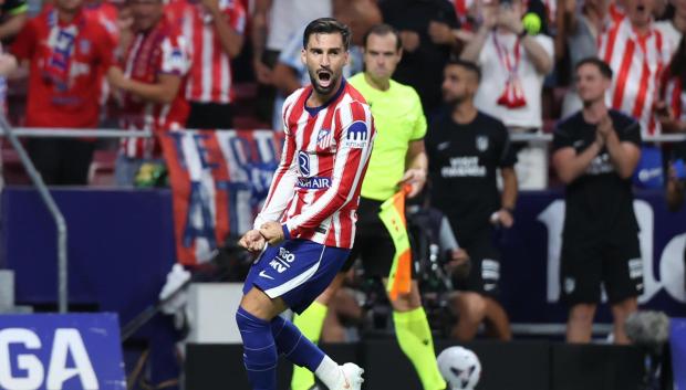 Álex Baena celebra el segundo gol del Atlético de Madrid