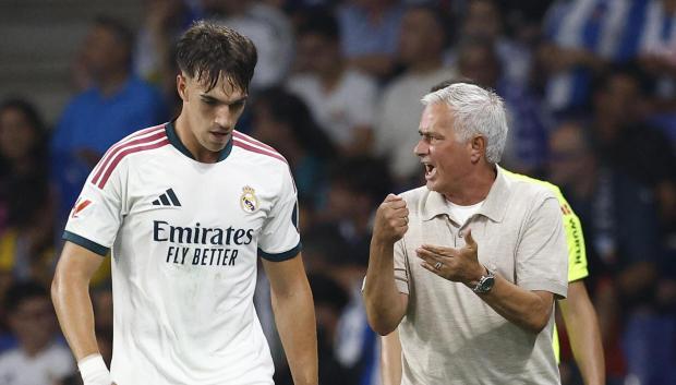 Carlos Espí y José Mourinho, en el Espanyol - Real Madrid