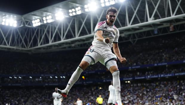 Carlos Espí celebra el gol de la victoria contra el Espanyol