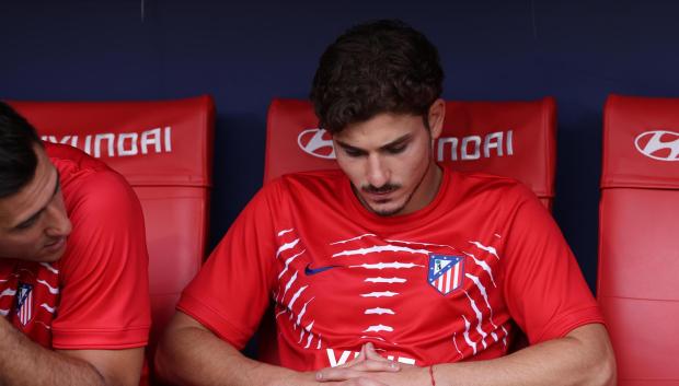 Julián Álvarez, en el banquillo momentos antes del partido de LaLiga entre Atlético de Madrid y Villarreal