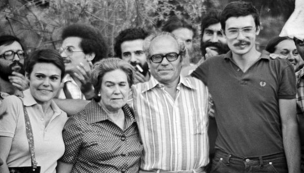 Dirigentes comunistas saliendo de la cárcel de Carabanchel, en agosto de 1976