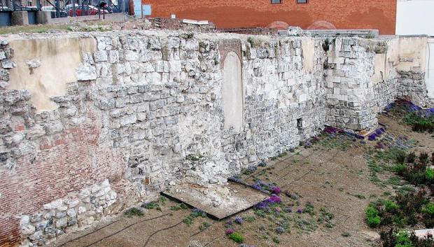 Vestigios de la muralla islámica del siglo IX