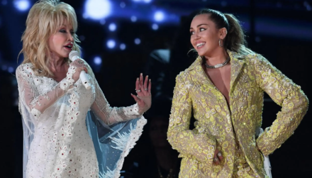 Dolly Parton canta con Miley Cyrus