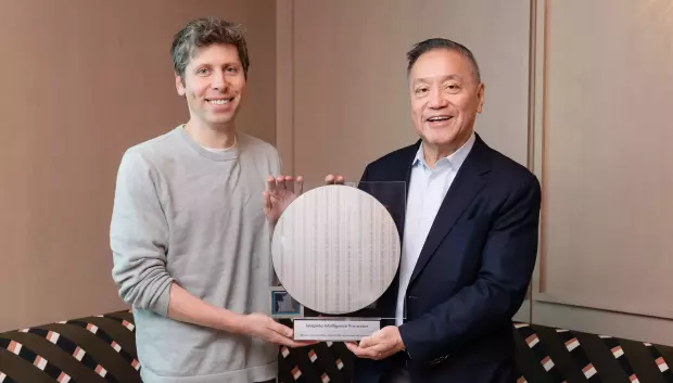 Jalapeño fue entregado al CEO de OpenAI, Sam Altman, y al presidente, Greg Brockman, por Hock Tan, presidente y CEO de Broadcom, y Charlie Kawwas, presidente