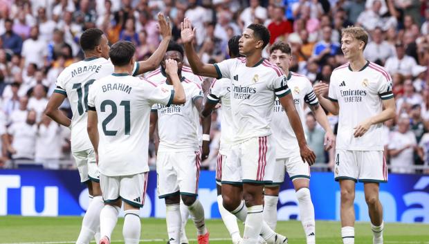 Los jugadores del Real Madrid celebran un gol ante el Málaga