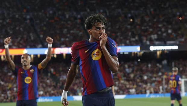 Lamine Yamal celebra su gol, segundo gol del Barça, en el partido de la tercera jornada ante el Rayo Vallecano