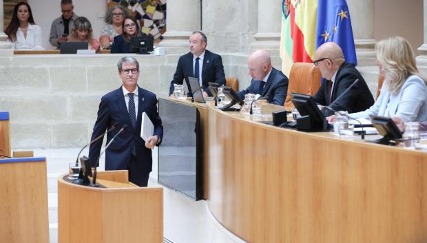 El presidente de La Rioja, Gonzalo Capellán, en el Parlamento autonómico