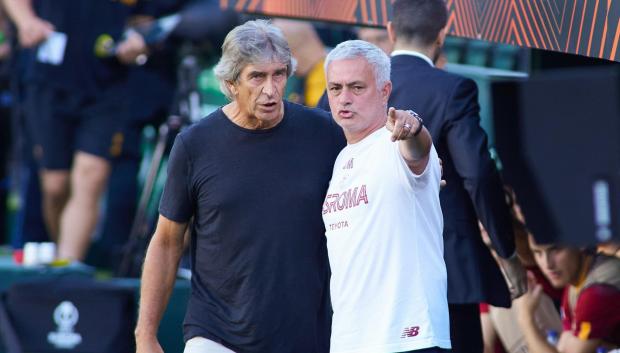(Foto de ARCHIVO)
Jose Mourinho, head coach of AS Roma, talks to Manuel Pellegrini, head coach of Real Betis, during the UEFA Europa League, Group C, match between Real Betis and AS Roma at Benito Villamarin Stadium on October 13, 2022 in Sevilla, Spain.

Joaquin Corchero / AFP7 / Europa Press
13/10/2022 ONLY FOR USE IN SPAIN