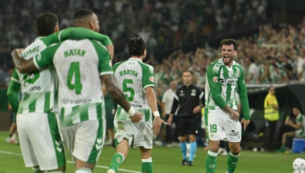 Troy Parrott celebra el 1-0 ante el Real Madrid