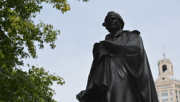 Un monumento a Horace Wells, uno de los padres de la anestesia