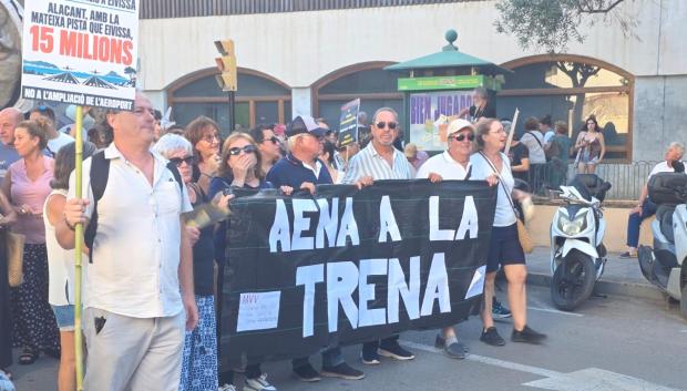 Manifestación contra la ampliación del aeropuerto de Ibiza