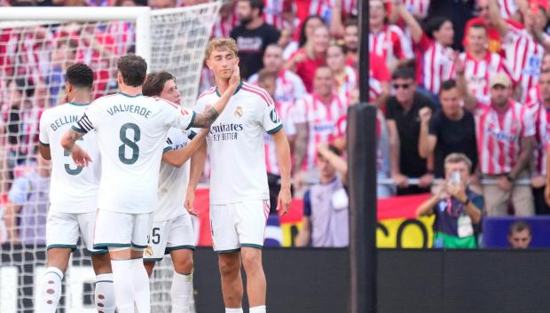 Los jugadores del Real Madrid se lamentan por la expulsión a Dean Huijsen