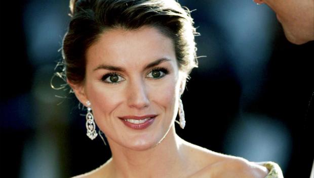 La Reina Letizia con pendiente chandelier de Yanes